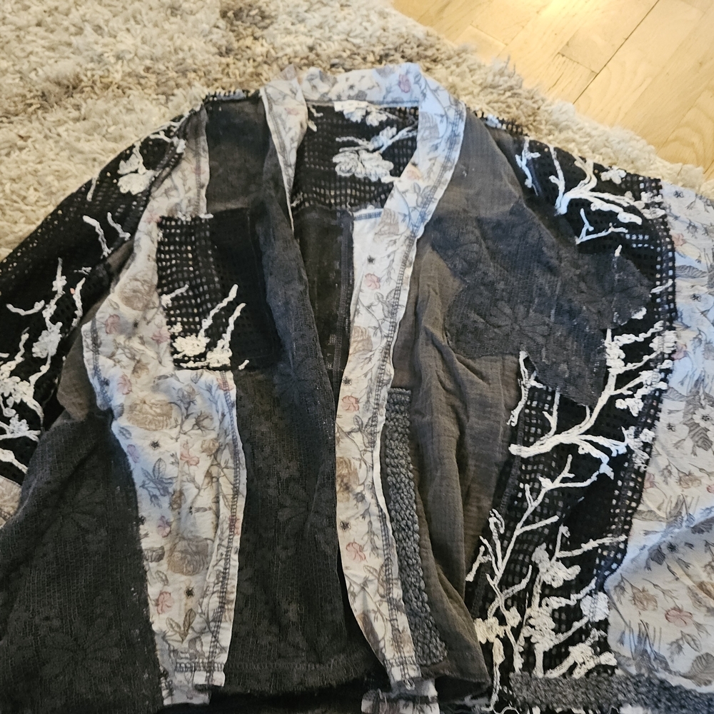 POL Black and White Floral Cape